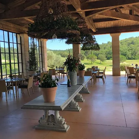 Charmantes Haus Im Golf Club Tropez * סן טרופז