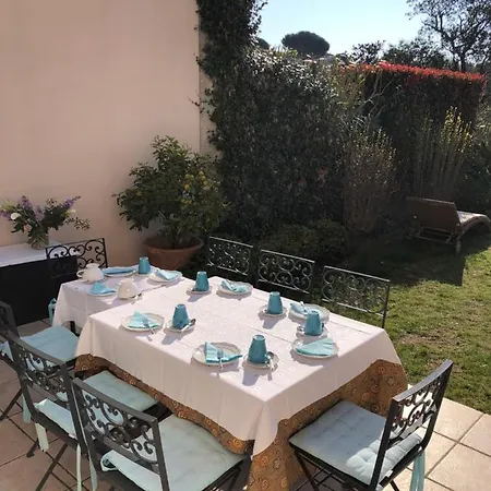 בית נופש Charmantes Haus Im Golf Club Tropez