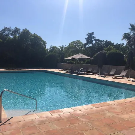 Charmantes Haus Im Golf Club Tropez *