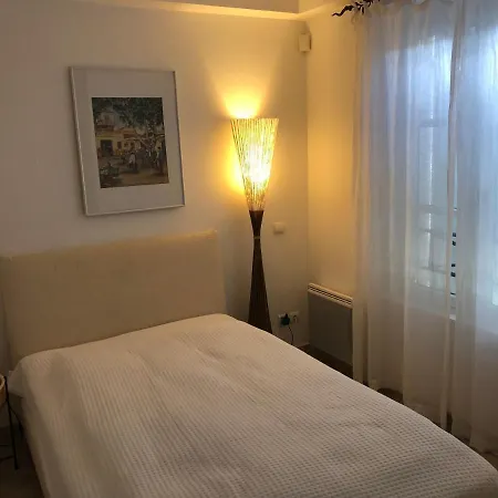 Charmantes Haus Im Golf Club Tropez בית נופש סן טרופז