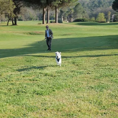 Charmantes Haus Im Golf Club Tropez Vakantiehuis