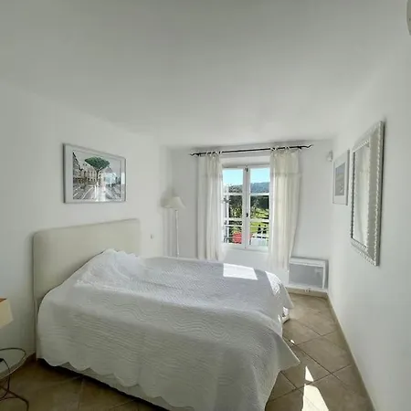 Charmantes Haus Im Golf Club Tropez