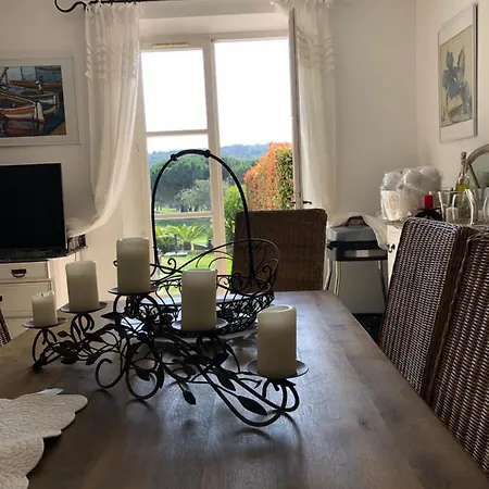 Vakantiehuis Charmantes Haus Im Golf Club Tropez