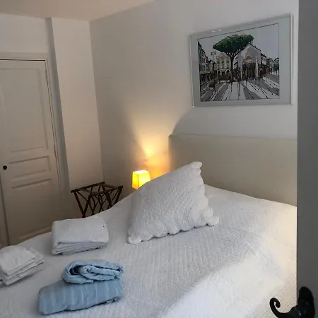 Hébergement de vacances Charmantes Haus Im Golf Club Tropez *