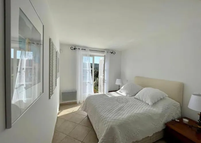 Vakantiehuis Charmantes Haus Im Golf Club Tropez