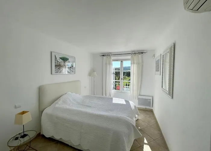 Charmantes Haus Im Golf Club Tropez