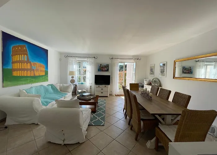 Vakantiehuis Charmantes Haus Im Golf Club Tropez