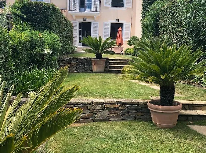 Charmantes Haus Im Golf Club Tropez