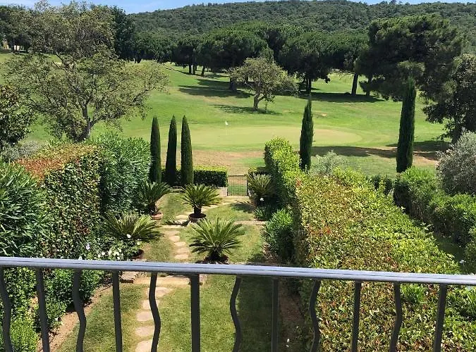 Vakantiehuis Charmantes Haus Im Golf Club Tropez *